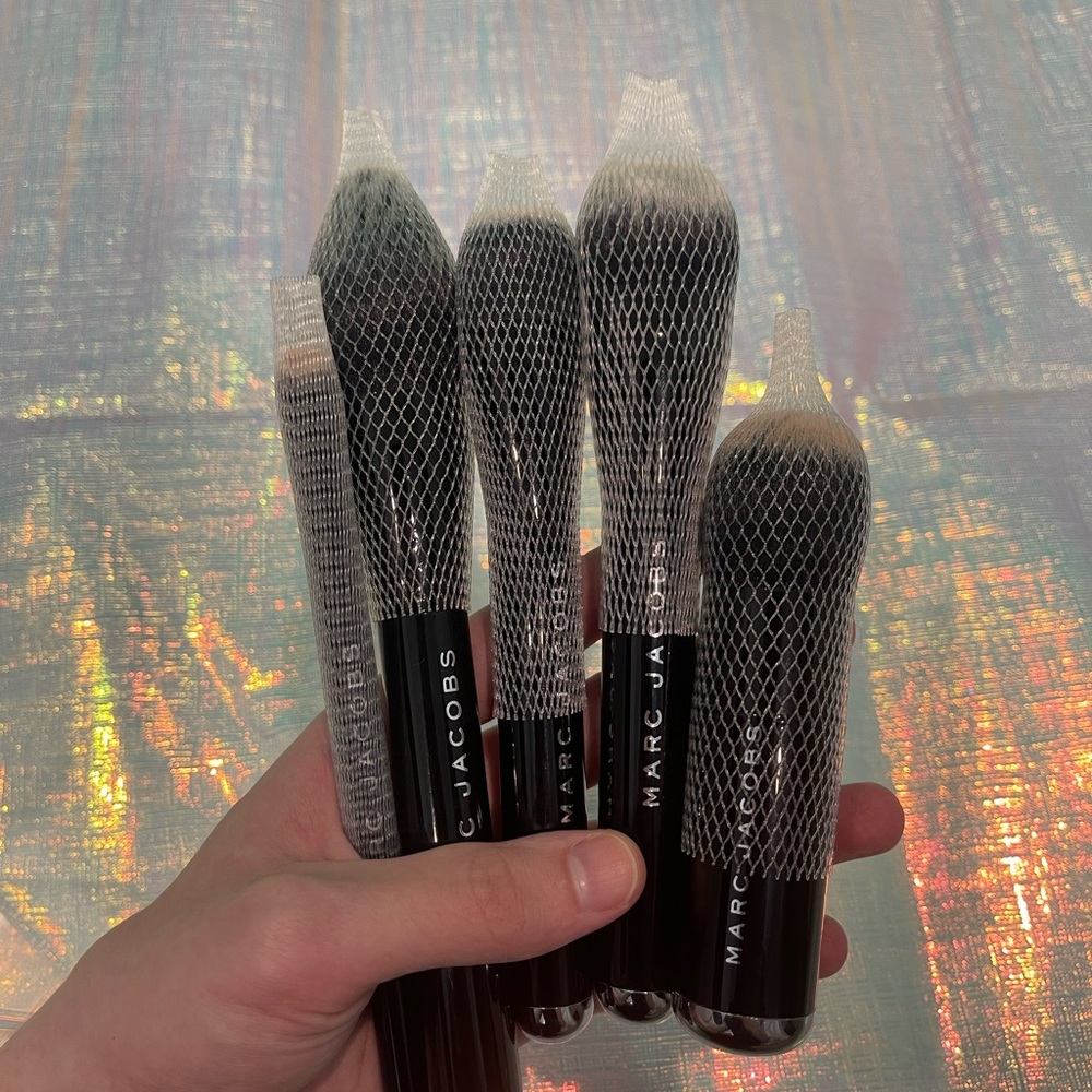 Marc Jacobs Elegant Black Brush Collection - Picture 7 of 7